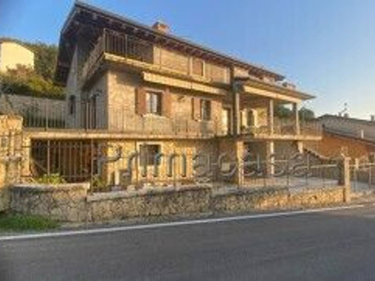 casa indipendente in vendita a Sant'Ambrogio di Valpolicella in zona Monte
