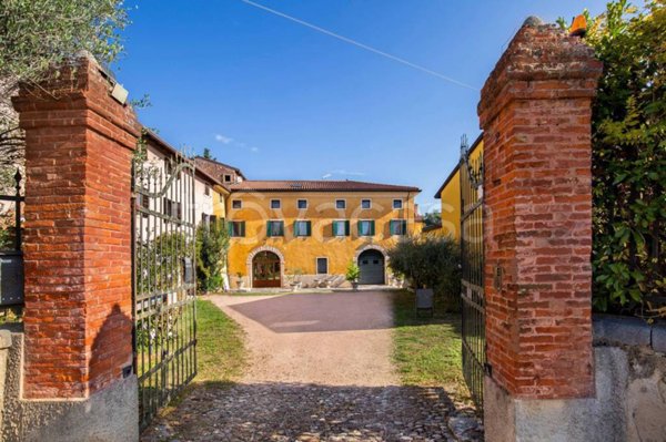 casa indipendente in vendita a Sant'Ambrogio di Valpolicella in zona Gargagnago