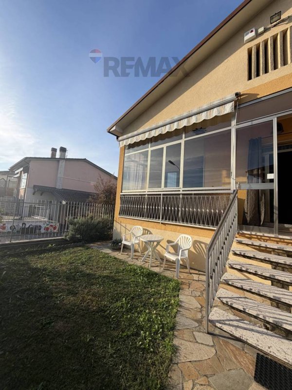 casa indipendente in vendita a Sant'Ambrogio di Valpolicella in zona Domegliara