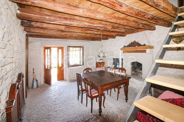 casa indipendente in vendita a Sant'Anna d'Alfaedo in zona Cerna