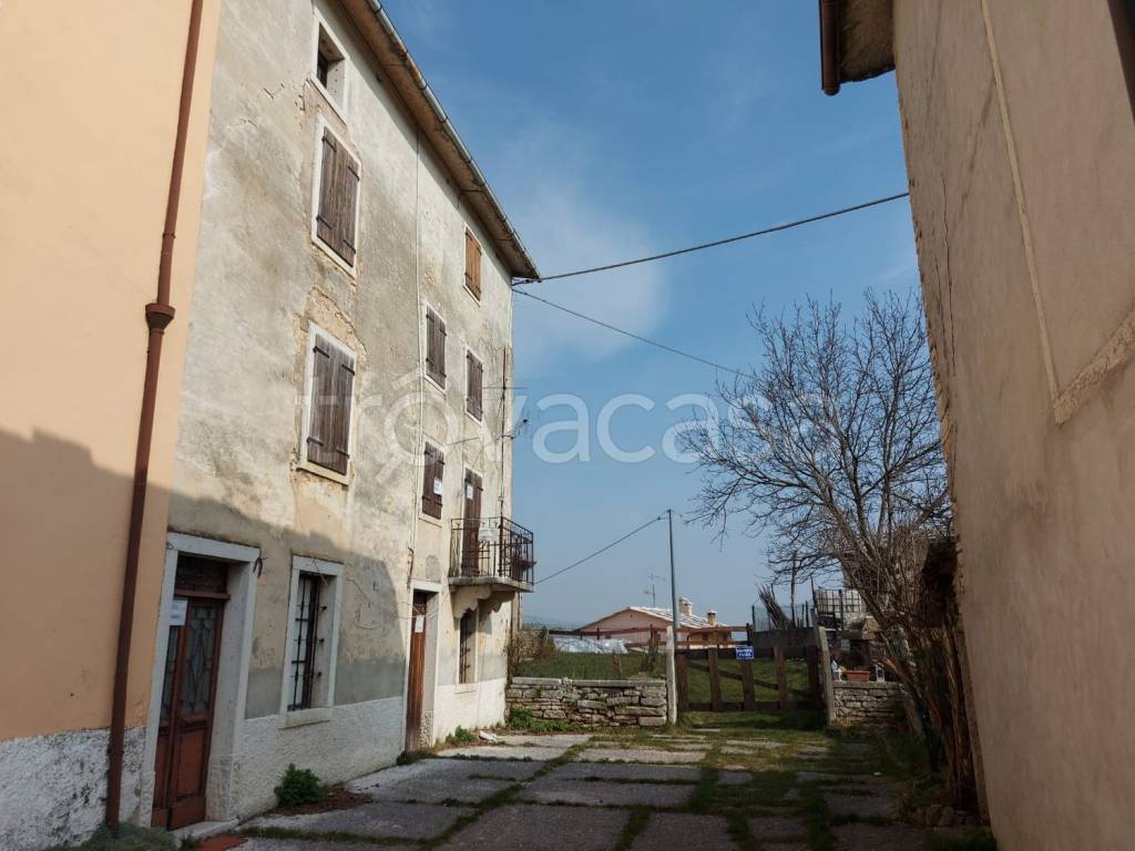 casa indipendente in vendita a Sant'Anna d'Alfaedo in zona Fosse
