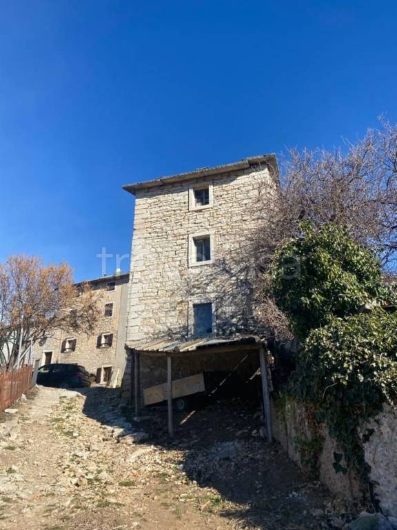 appartamento in vendita a Sant'Anna d'Alfaedo in zona Ceredo