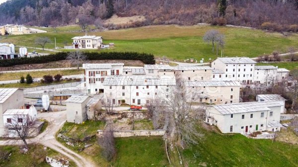appartamento in vendita a Sant'Anna d'Alfaedo in zona Fosse