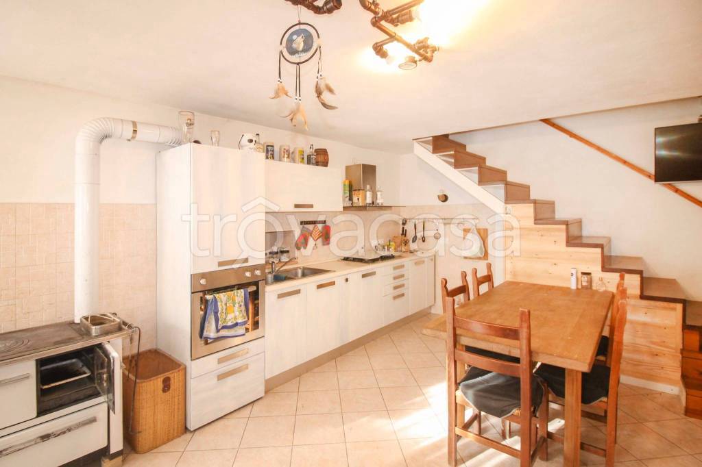 appartamento in vendita a Sant'Anna d'Alfaedo in zona Cerna