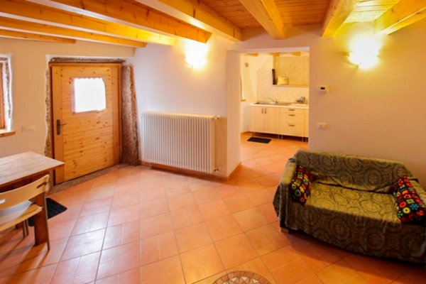 casa semindipendente in vendita a Sant'Anna d'Alfaedo in zona Fosse