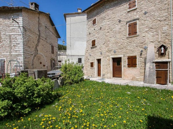 attico in vendita a Sant'Anna d'Alfaedo in zona Fosse