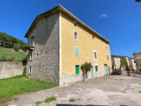 casale in vendita a Sant'Anna d'Alfaedo