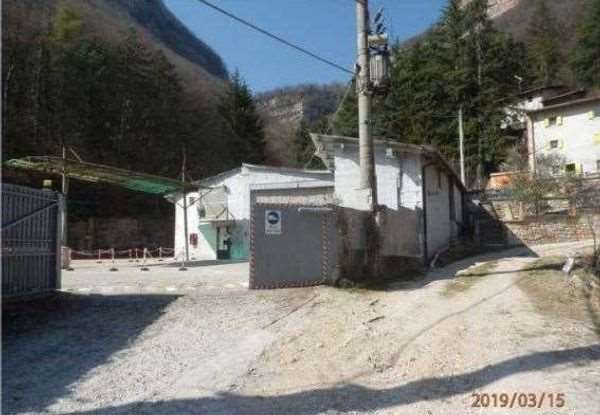 locale di sgombero in vendita a Sant'Anna d'Alfaedo