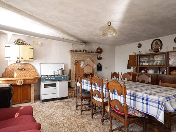 casa indipendente in vendita a Sant'Anna d'Alfaedo