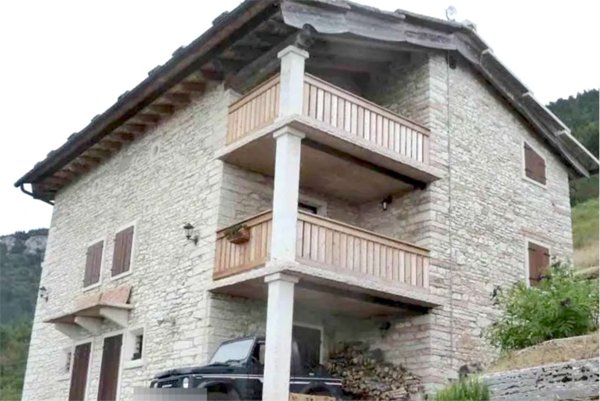 casa indipendente in vendita a Sant'Anna d'Alfaedo