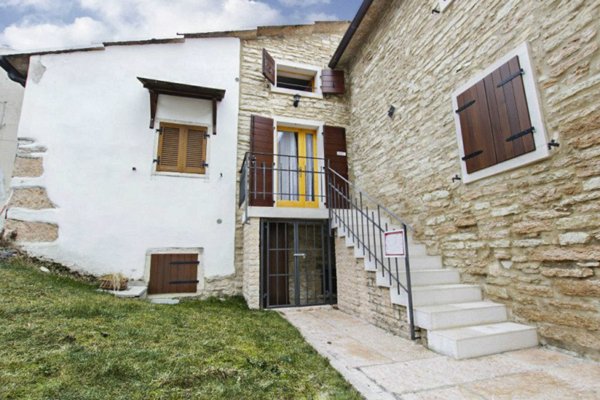 casa semindipendente in vendita a Sant'Anna d'Alfaedo in zona Fosse