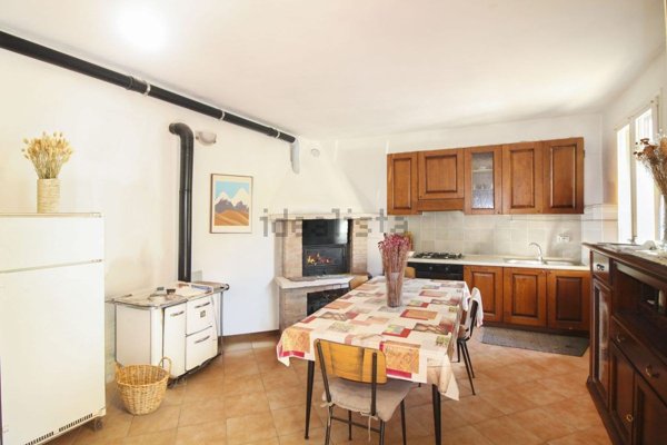 appartamento in vendita a Sant'Anna d'Alfaedo in zona Giare