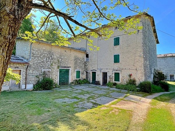 casa indipendente in vendita a Sant'Anna d'Alfaedo