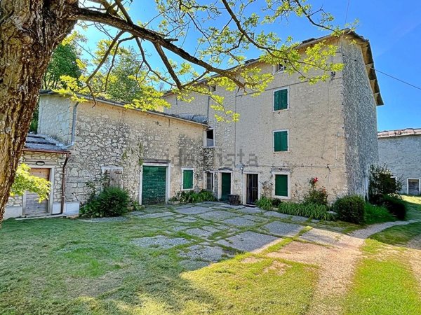 esavano in vendita a Sant'Anna d'Alfaedo