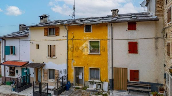 appartamento in vendita a Sant'Anna d'Alfaedo in zona Cerna