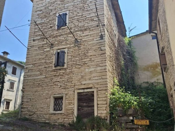 casa indipendente in vendita a Sant'Anna d'Alfaedo in zona Cerna
