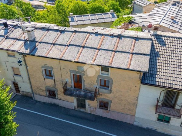 casa indipendente in vendita a Sant'Anna d'Alfaedo in zona Giare