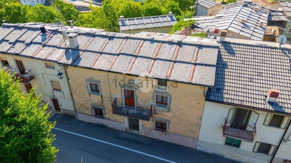 appartamento in vendita a Sant'Anna d'Alfaedo in zona Giare