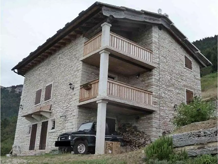casa indipendente in vendita a Sant'Anna d'Alfaedo in zona Sant'Anna