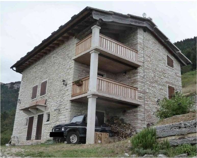 casa indipendente in vendita a Sant'Anna d'Alfaedo in zona Sant'Anna