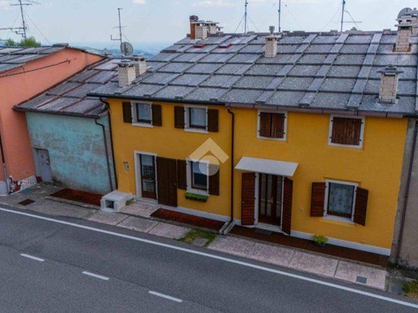 casa indipendente in vendita a Sant'Anna d'Alfaedo in zona Ronconi