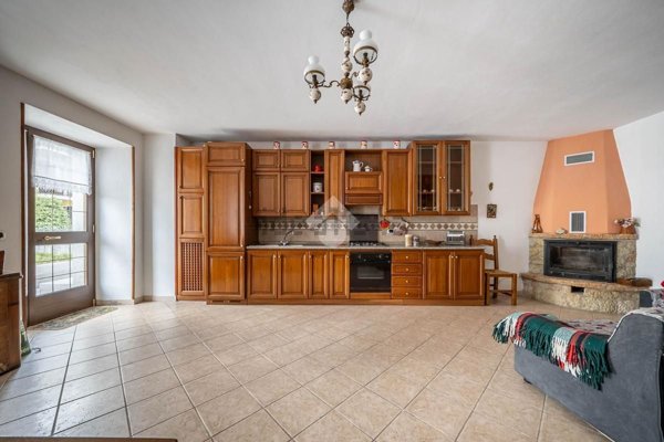 quadrivano in vendita a Sant'Anna d'Alfaedo in zona Ronconi
