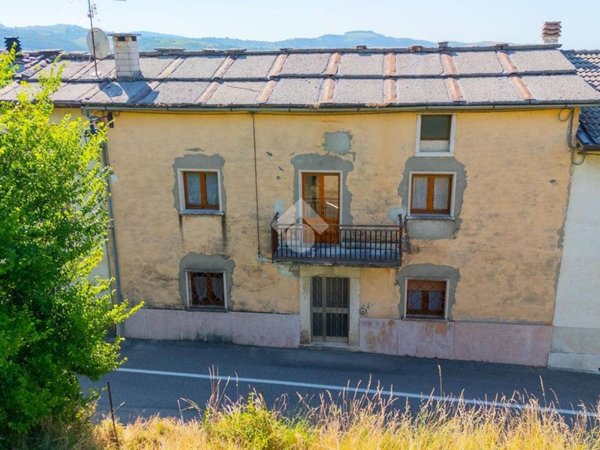 casa indipendente in vendita a Sant'Anna d'Alfaedo in zona Giare