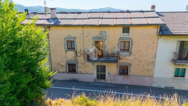 appartamento in vendita a Sant'Anna d'Alfaedo in zona Giare