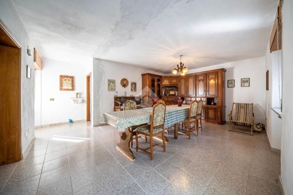 appartamento in vendita a Sant'Anna d'Alfaedo in zona Giare