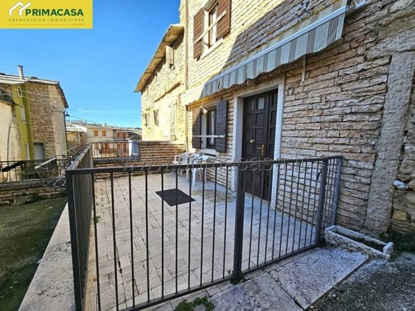 casale in vendita a Sant'Anna d'Alfaedo in zona Cerna