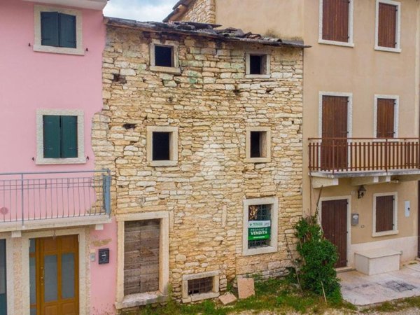 casa indipendente in vendita a Sant'Anna d'Alfaedo in zona Giare