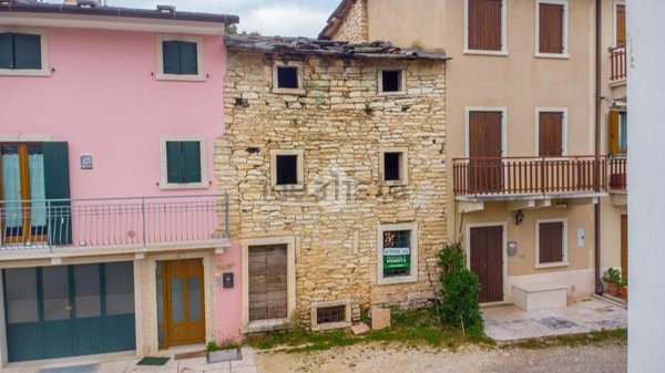 appartamento in vendita a Sant'Anna d'Alfaedo in zona Giare