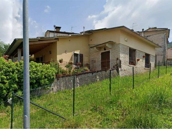 casa indipendente in vendita a Sant'Anna d'Alfaedo in zona Cerna