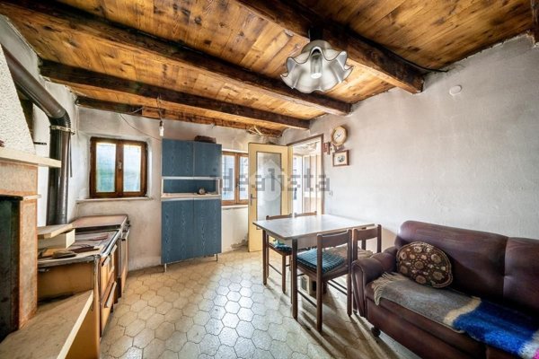 pentavano in vendita a Sant'Anna d'Alfaedo in zona Giare