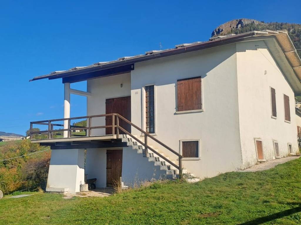 casa indipendente in vendita a Sant'Anna d'Alfaedo