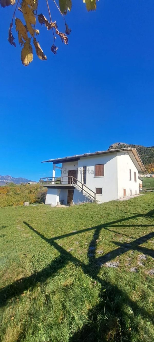 casa indipendente in vendita a Sant'Anna d'Alfaedo