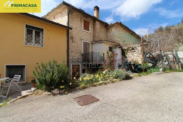 appartamento in vendita a Sant'Anna d'Alfaedo in zona Cerna