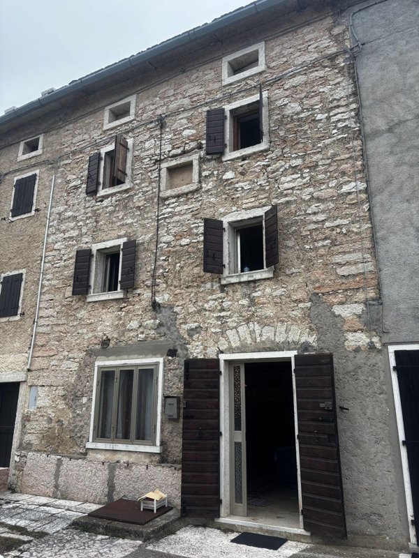 casale in vendita a Sant'Anna d'Alfaedo