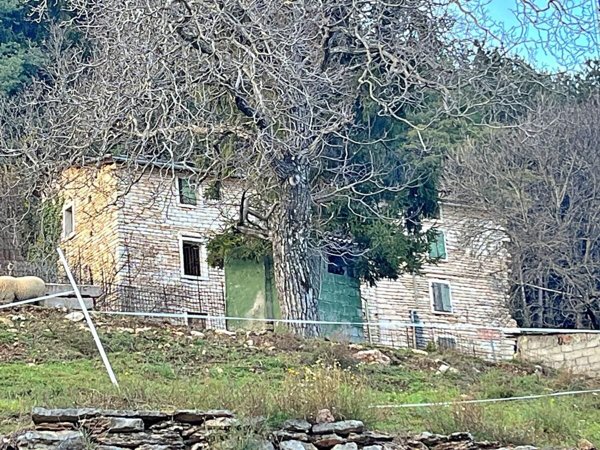 casale in vendita a Sant'Anna d'Alfaedo in zona Giare