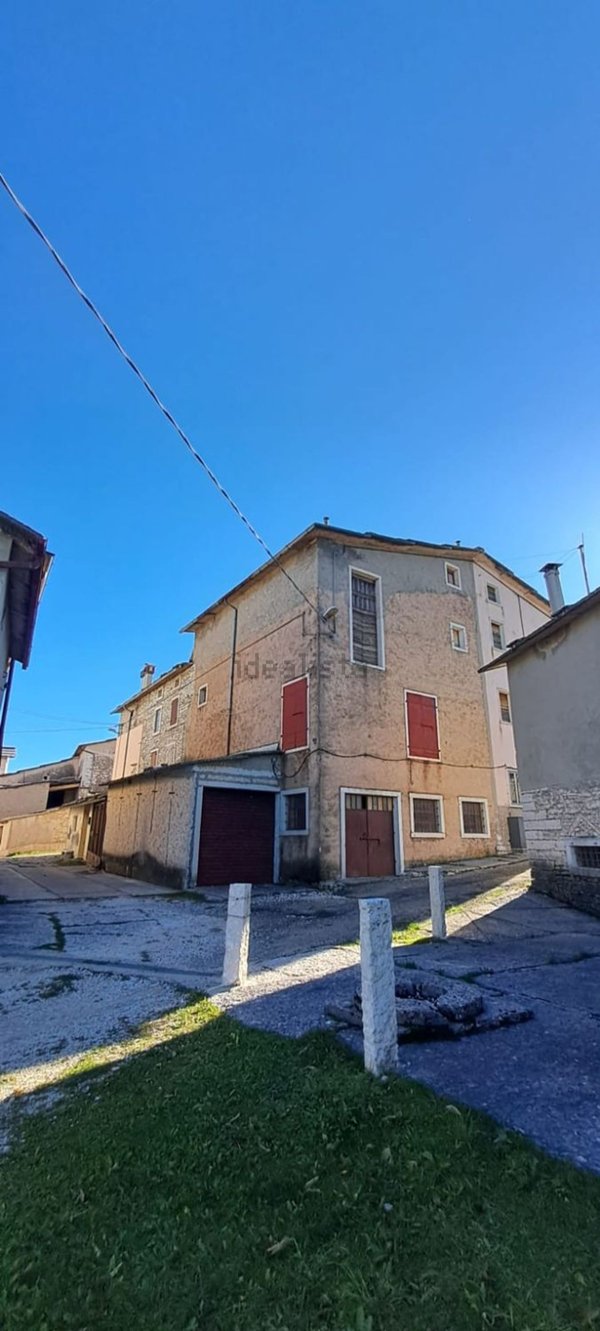 appartamento in vendita a Sant'Anna d'Alfaedo in zona Fosse