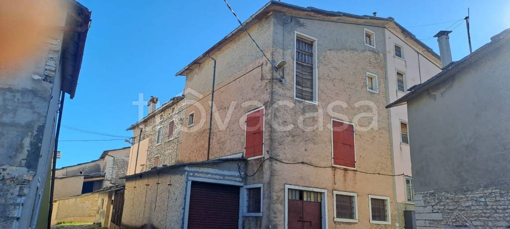 casa indipendente in vendita a Sant'Anna d'Alfaedo in zona Fosse