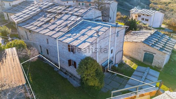 casale in vendita a Sant'Anna d'Alfaedo