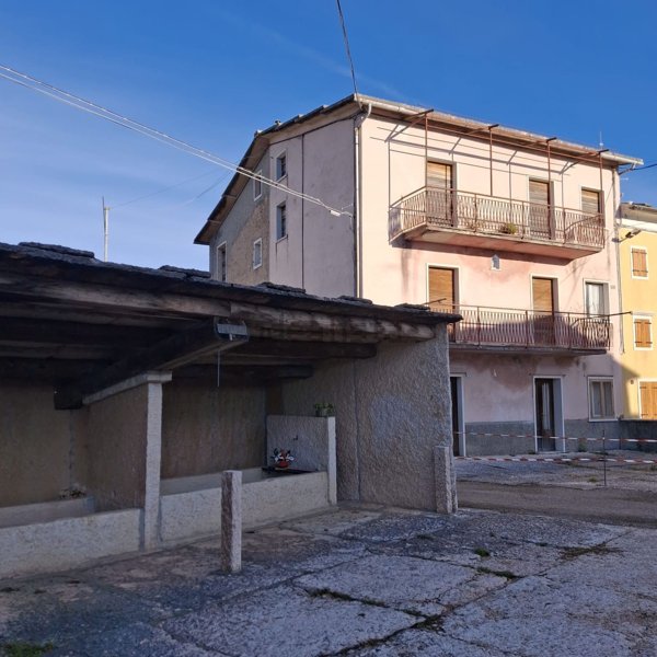 pentavano in vendita a Sant'Anna d'Alfaedo