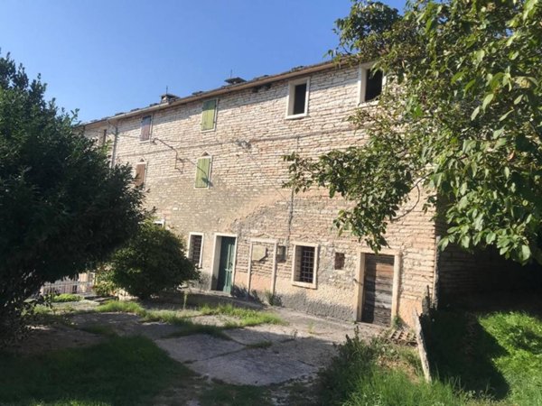 casa indipendente in vendita a Sant'Anna d'Alfaedo in zona Cerna
