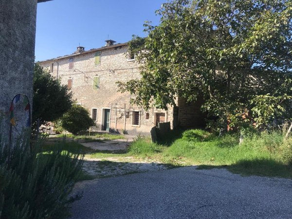 pentavano in vendita a Sant'Anna d'Alfaedo