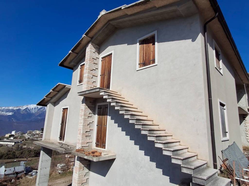 casa indipendente in vendita a Sant'Anna d'Alfaedo