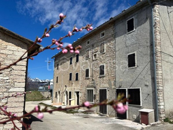 casa indipendente in vendita a Sant'Anna d'Alfaedo