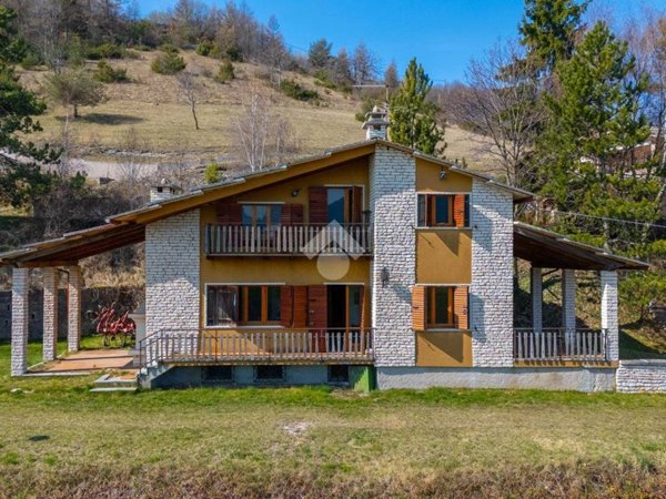 casa indipendente in vendita a Sant'Anna d'Alfaedo in zona Fosse