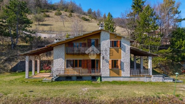 casa indipendente in vendita a Sant'Anna d'Alfaedo in zona Fosse