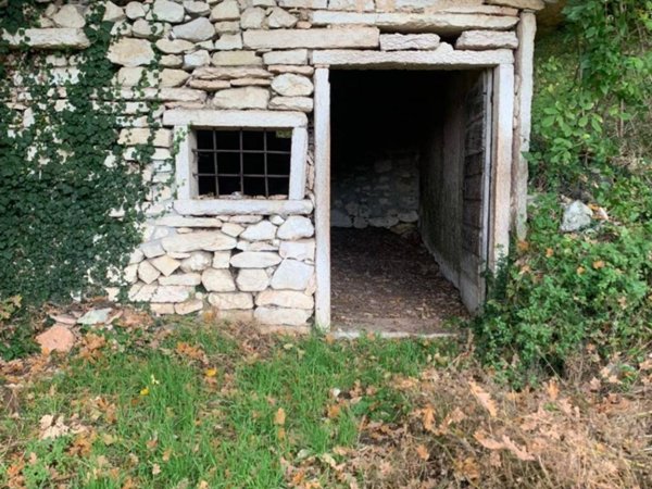 casa indipendente in vendita a Sant'Anna d'Alfaedo in zona Cerna